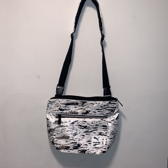 PUMA Wild Cat Messenger Bag - Picture 2 of 9